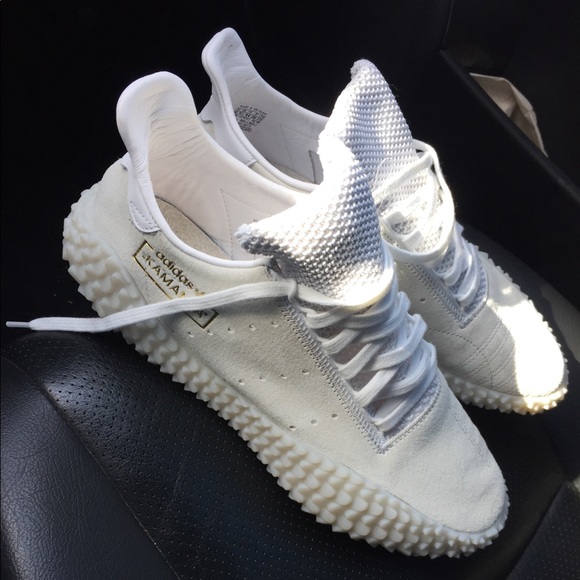 white adidas kamanda